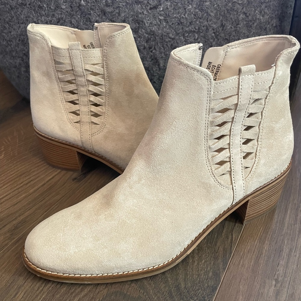 Paul Green Cream Ankle Booties with Stacked Heel